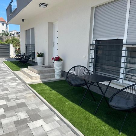 Holiday Apartments Ivano & Leo - Private Parking ซาดาร์ ภายนอก รูปภาพ