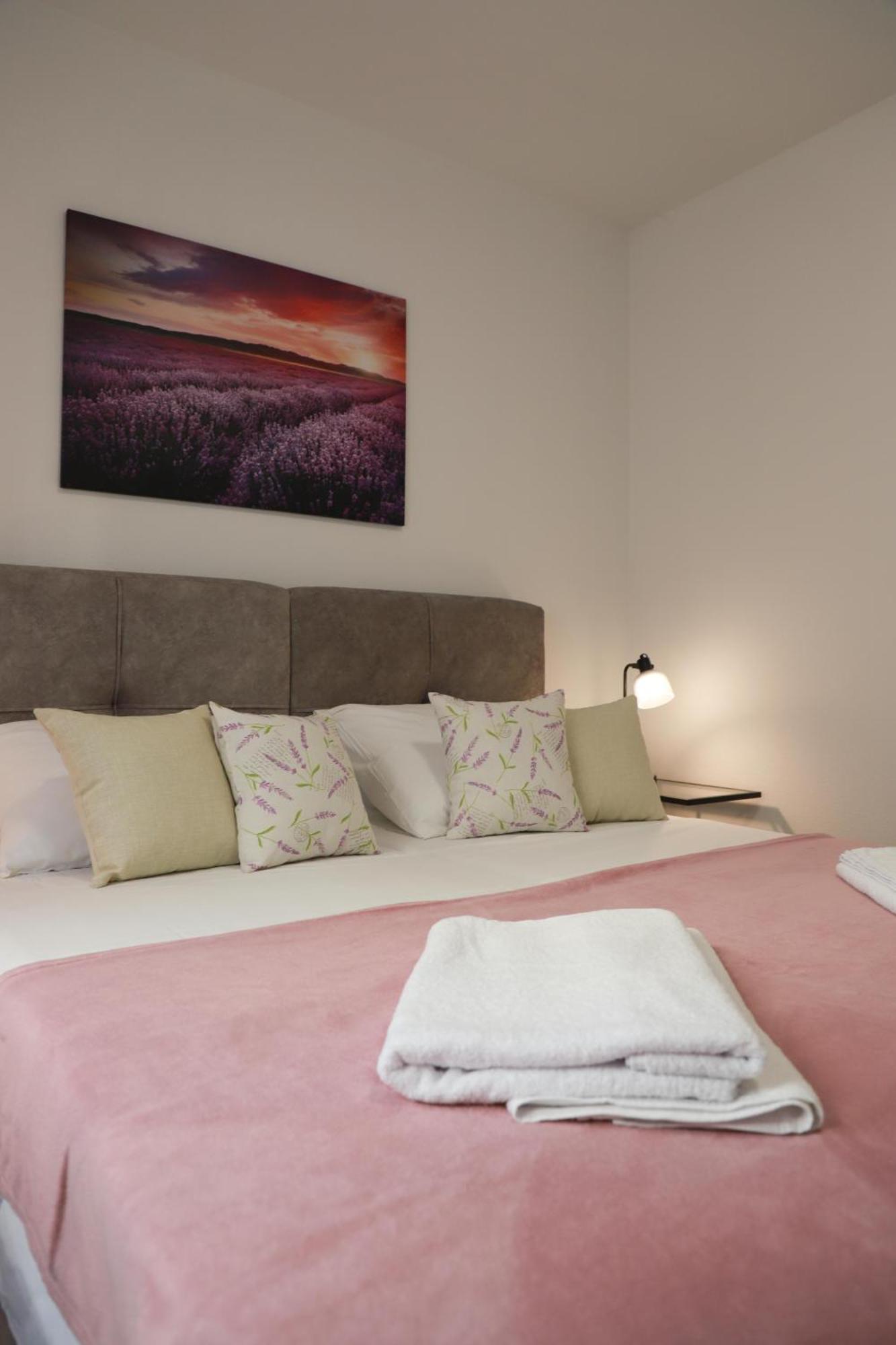 Holiday Apartments Ivano & Leo - Private Parking ซาดาร์ ภายนอก รูปภาพ