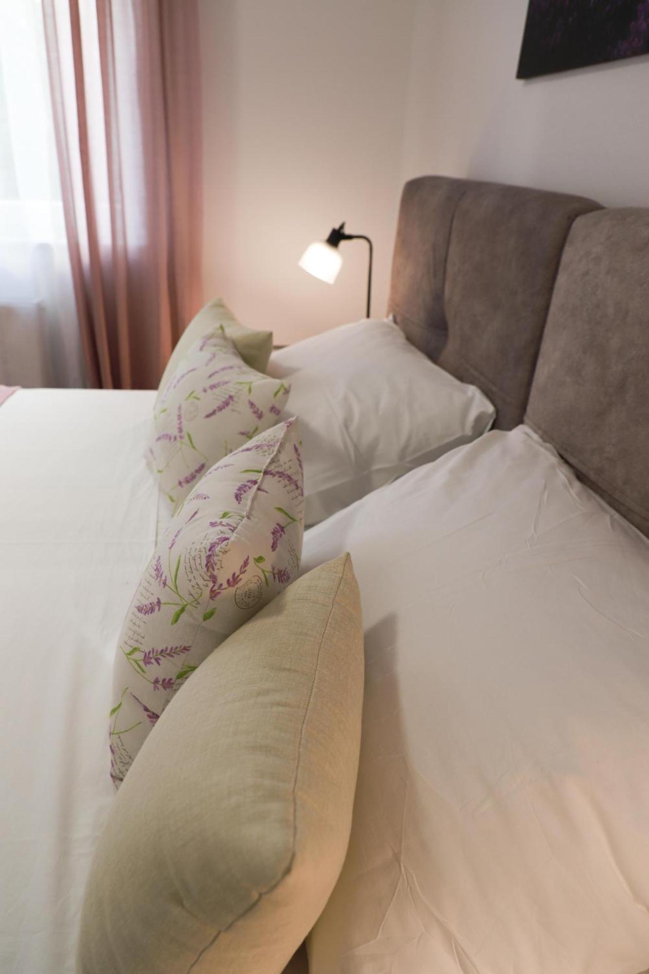 Holiday Apartments Ivano & Leo - Private Parking ซาดาร์ ภายนอก รูปภาพ
