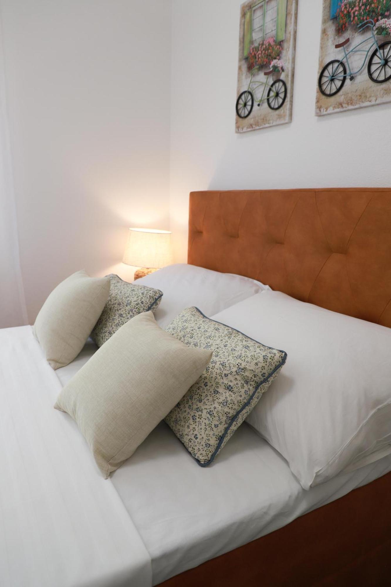 Holiday Apartments Ivano & Leo - Private Parking ซาดาร์ ภายนอก รูปภาพ