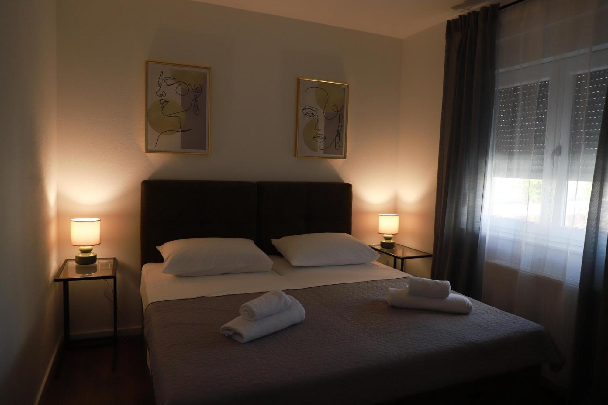 Holiday Apartments Ivano & Leo - Private Parking ซาดาร์ ภายนอก รูปภาพ
