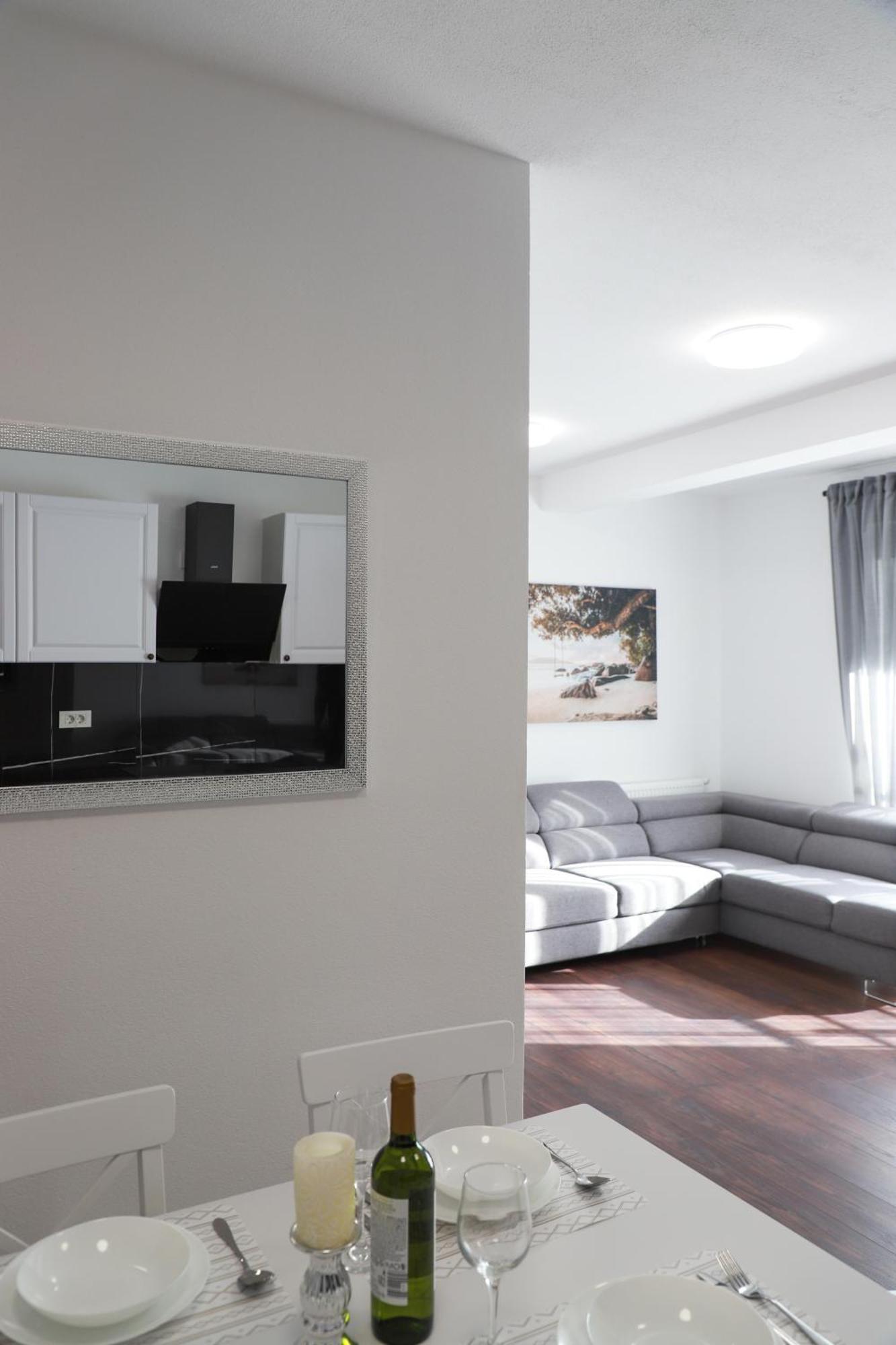 Holiday Apartments Ivano & Leo - Private Parking ซาดาร์ ภายนอก รูปภาพ