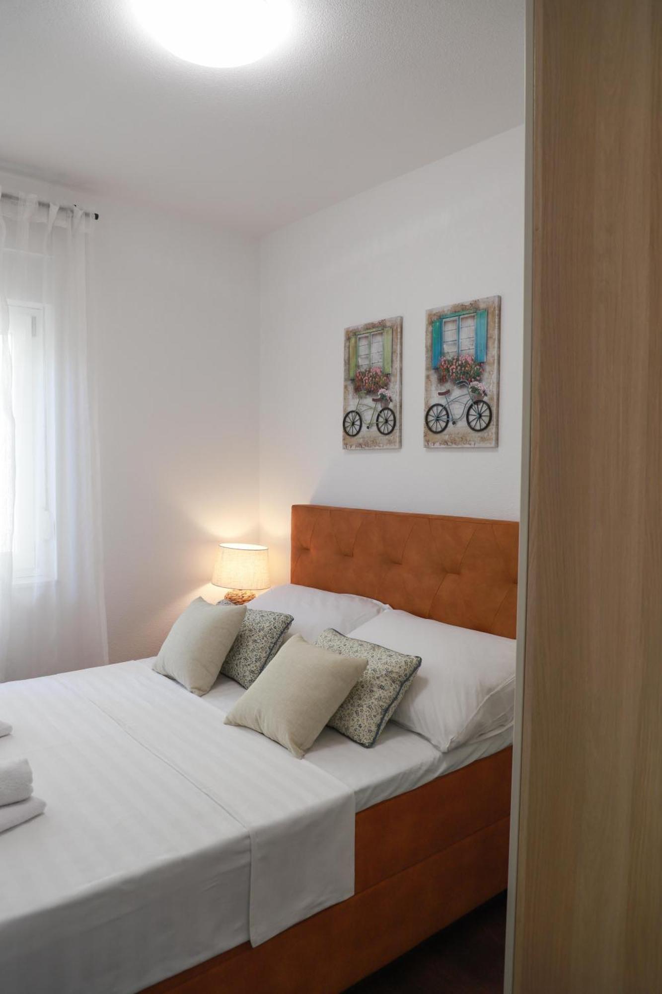 Holiday Apartments Ivano & Leo - Private Parking ซาดาร์ ภายนอก รูปภาพ
