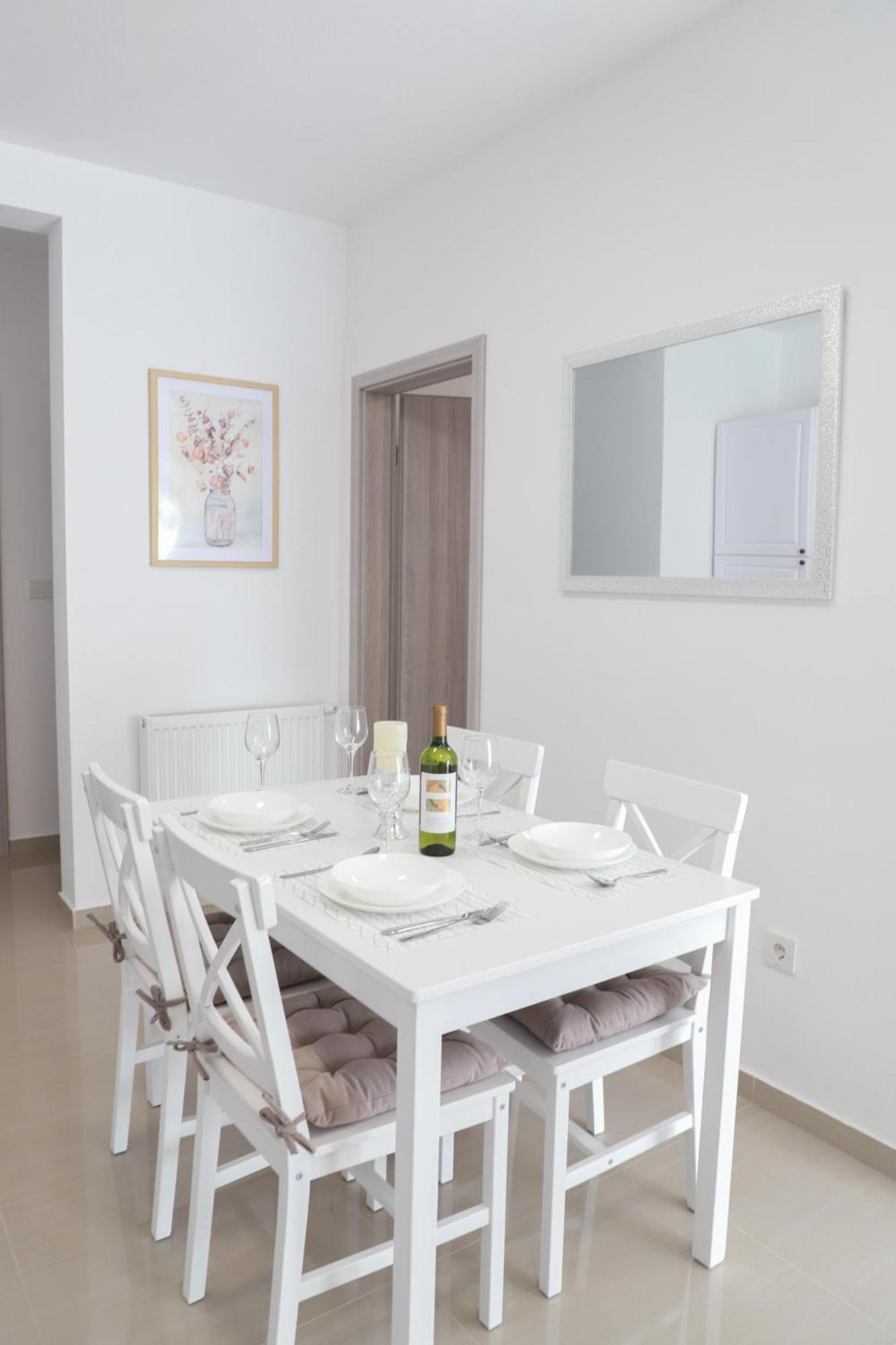 Holiday Apartments Ivano & Leo - Private Parking ซาดาร์ ภายนอก รูปภาพ