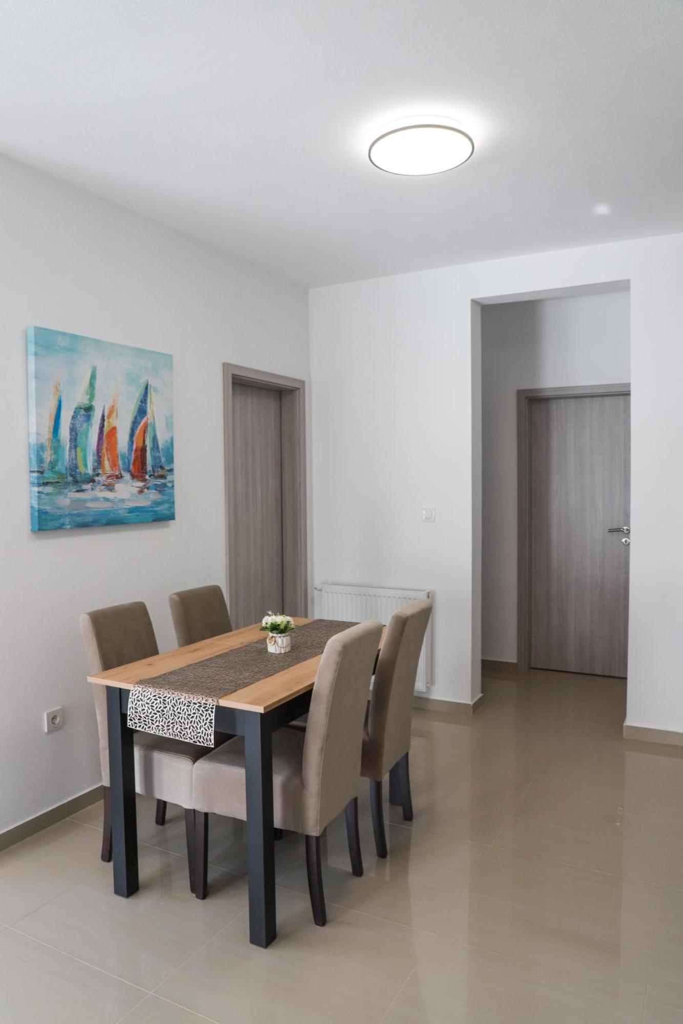 Holiday Apartments Ivano & Leo - Private Parking ซาดาร์ ภายนอก รูปภาพ