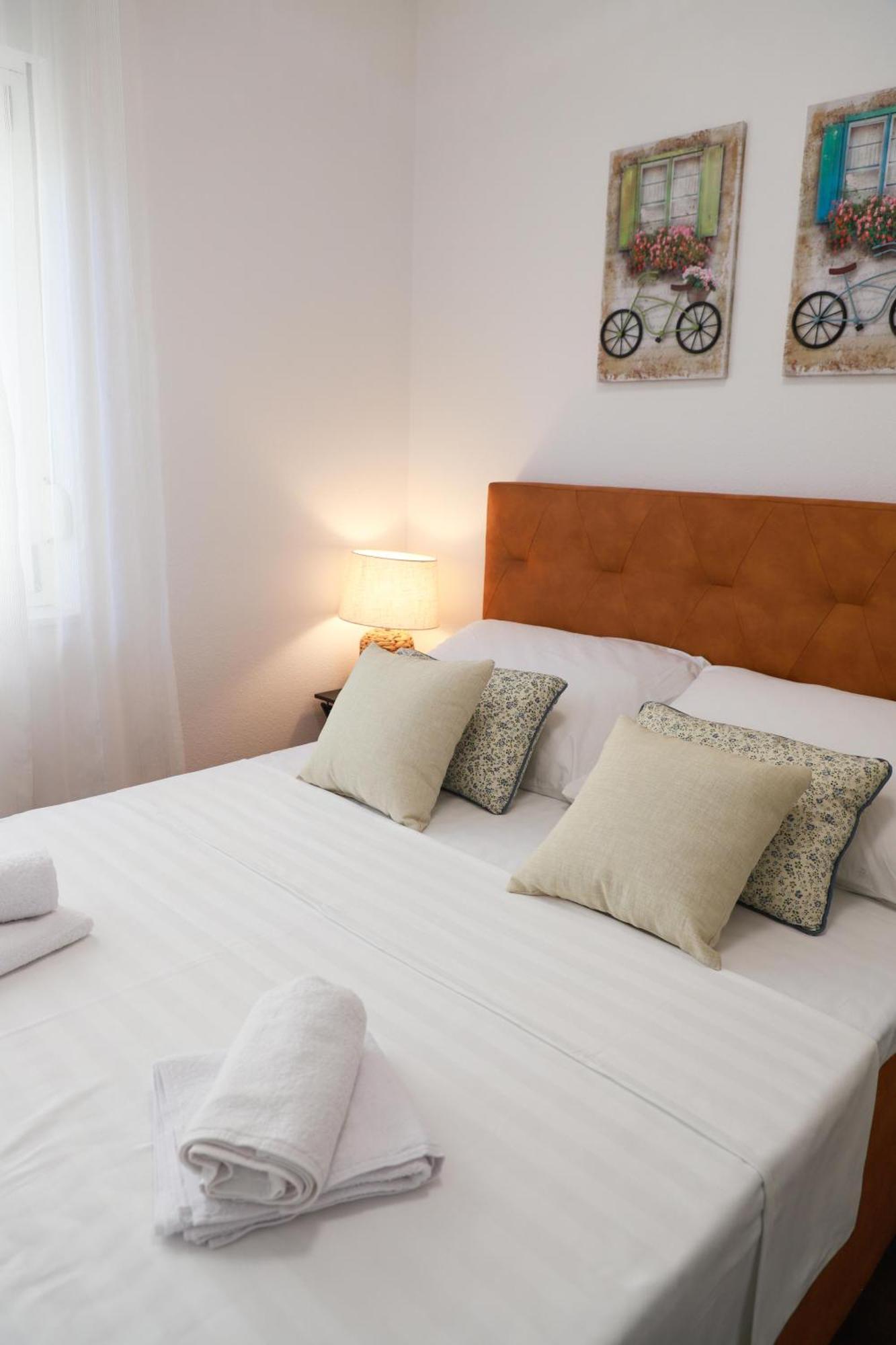 Holiday Apartments Ivano & Leo - Private Parking ซาดาร์ ภายนอก รูปภาพ