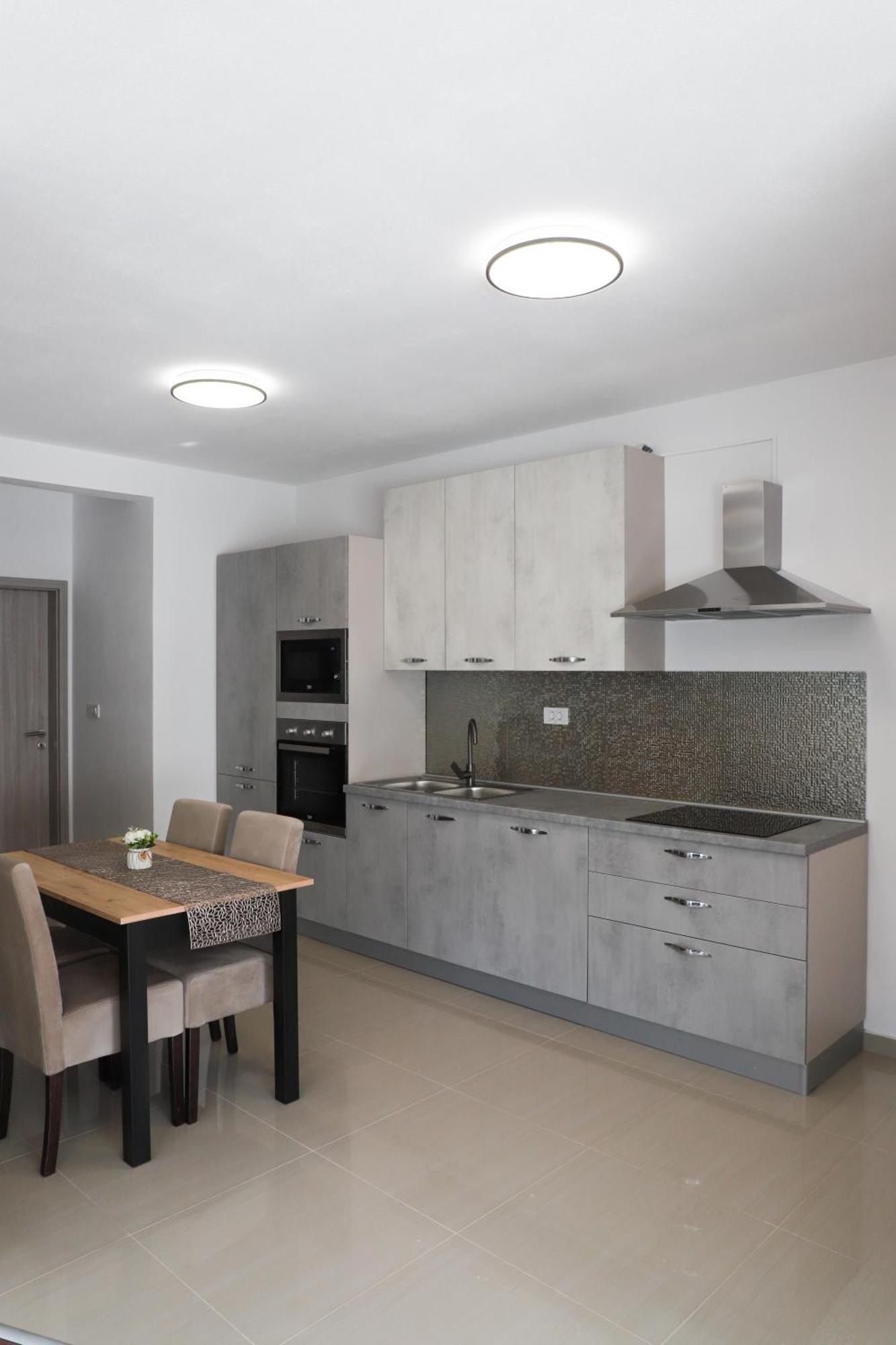 Holiday Apartments Ivano & Leo - Private Parking ซาดาร์ ภายนอก รูปภาพ