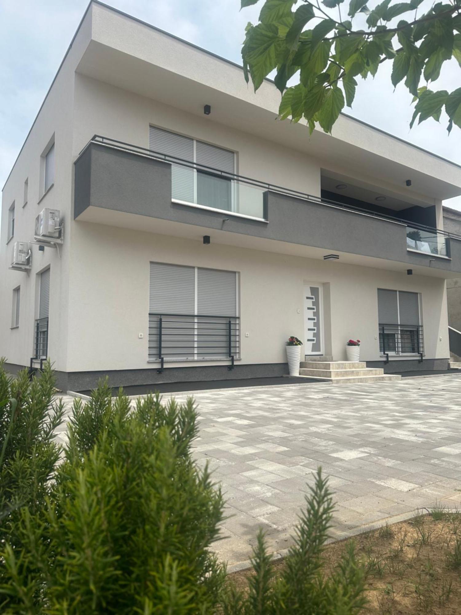 Holiday Apartments Ivano & Leo - Private Parking ซาดาร์ ภายนอก รูปภาพ