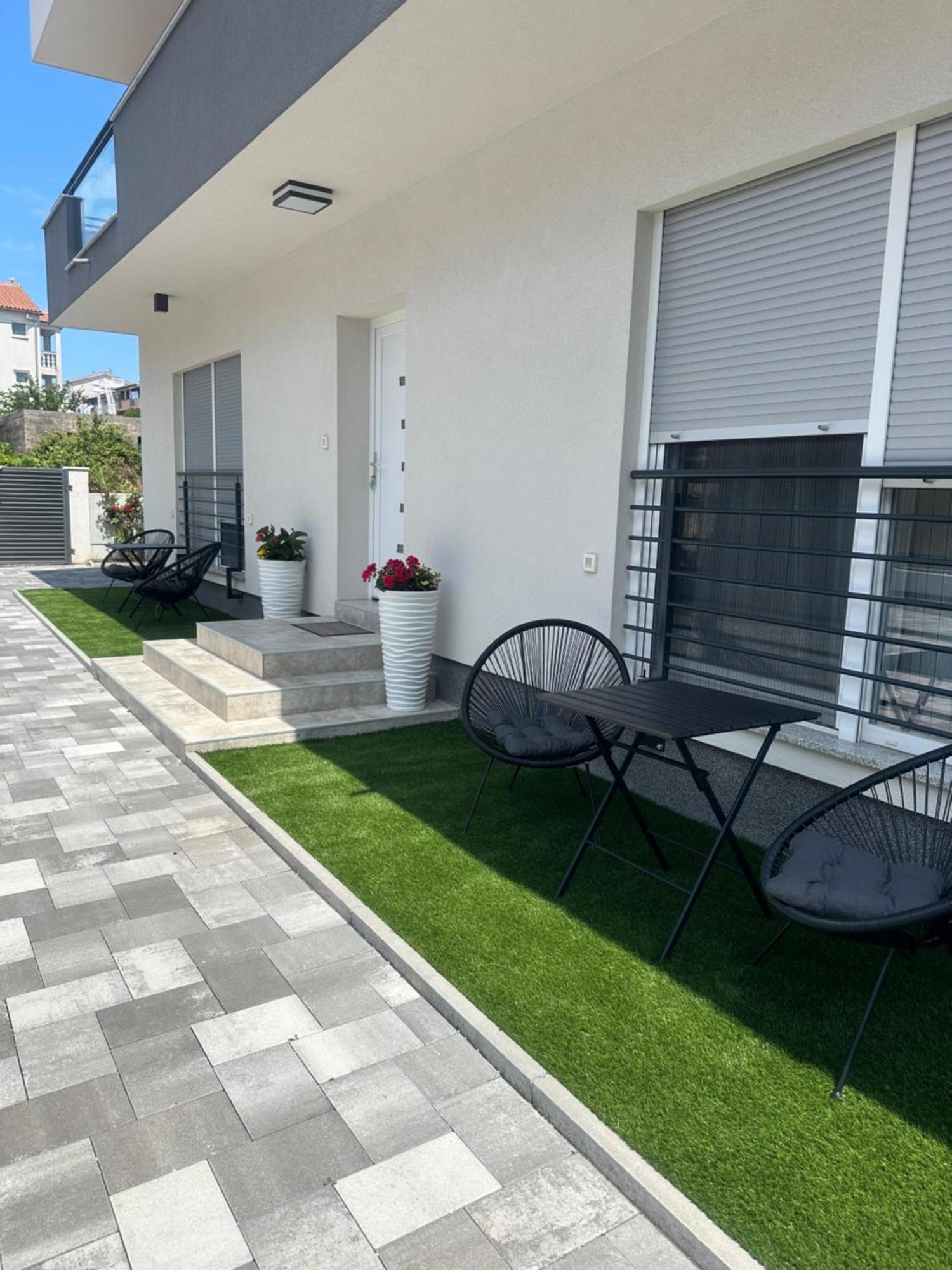 Holiday Apartments Ivano & Leo - Private Parking ซาดาร์ ภายนอก รูปภาพ